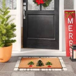 1'6"x2'6" Christmas Tree Door Mat Green - Wondershop™